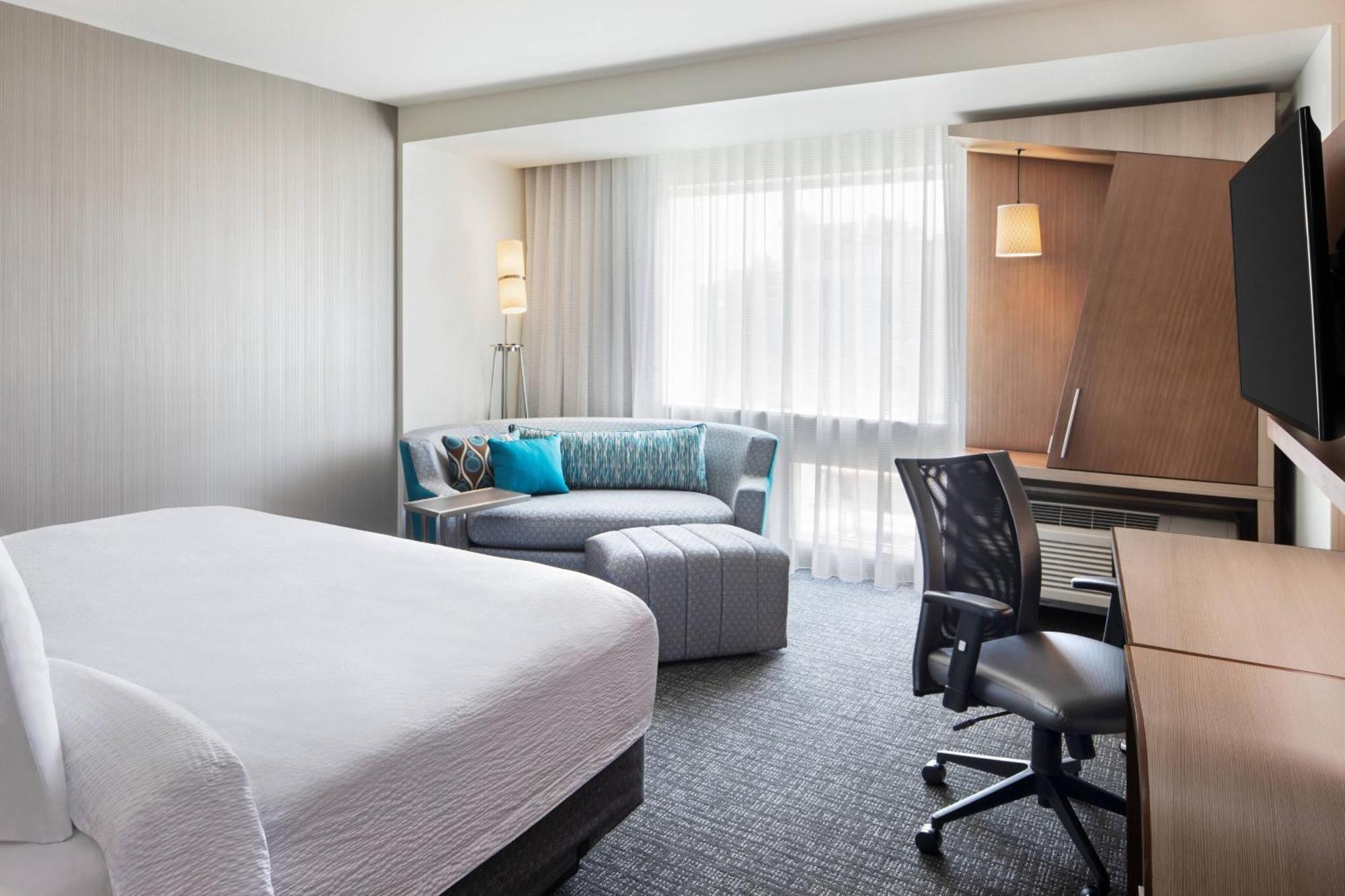 Courtyard By Marriott Wayne Fairfield Hotel Exterior photo